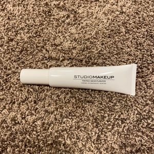 NWT Studiomakeup tinted moisturizer